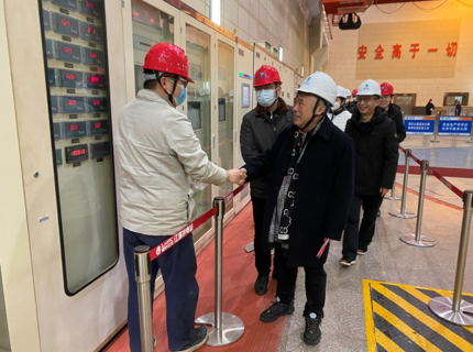 公司領(lǐng)導(dǎo)開展春節(jié)前集中慰問活動(dòng)