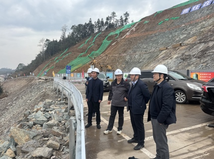 公司領(lǐng)導(dǎo)赴金塘沖水庫樞紐工程和洞庭湖區(qū)重點(diǎn)垸堤防加固一期工程調(diào)研